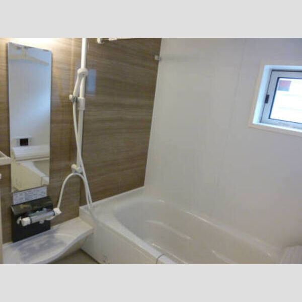 メゾン　ド　SATOMI　A棟 1坪タイプユニットバス(小窓付)