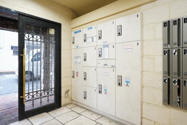 フェニックス北新宿エルミタージュ2階 宅配BOX