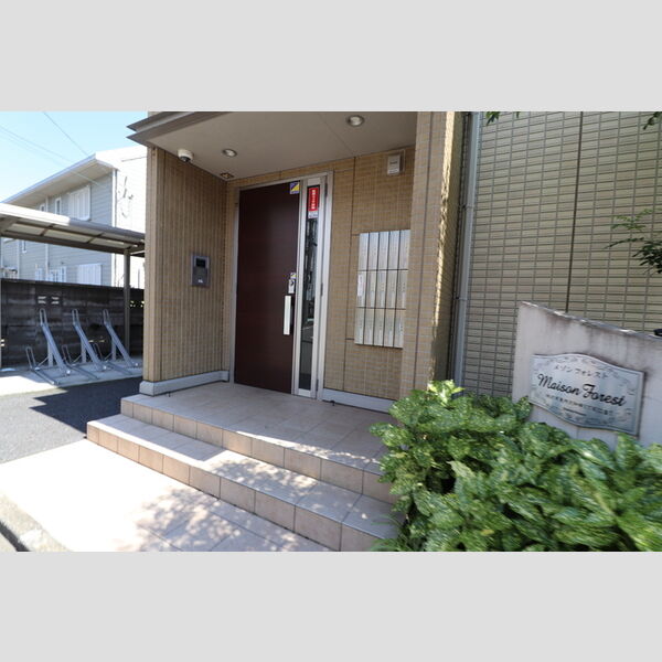 メゾンフォレスト206号室 エントランス