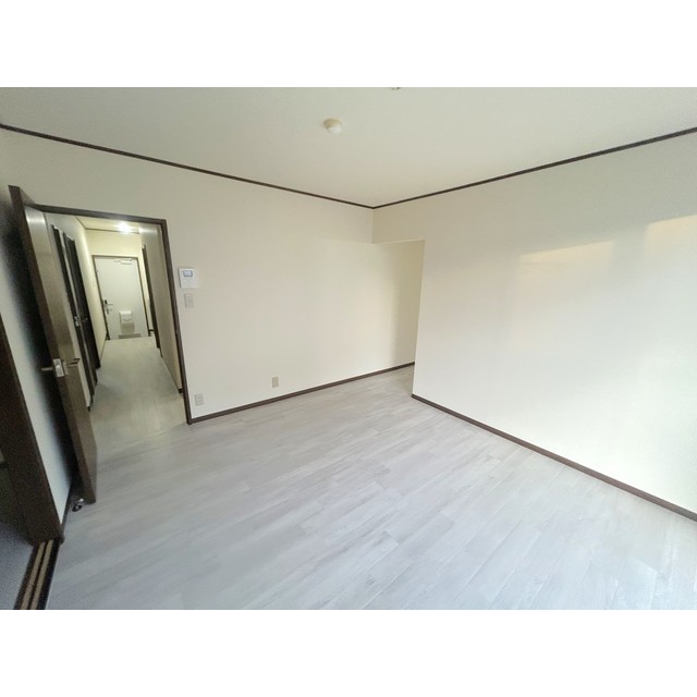 グランデュール瀬戸岡103号室 リビング