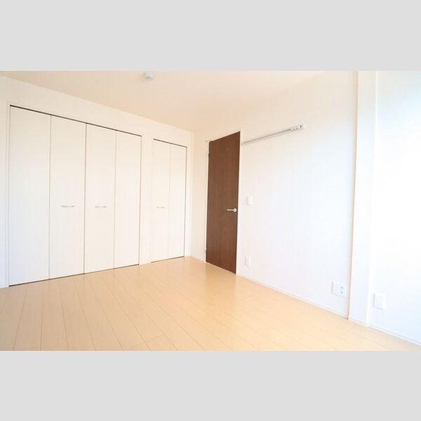 スカイパークYASHIO303号室 洋室(6帖)