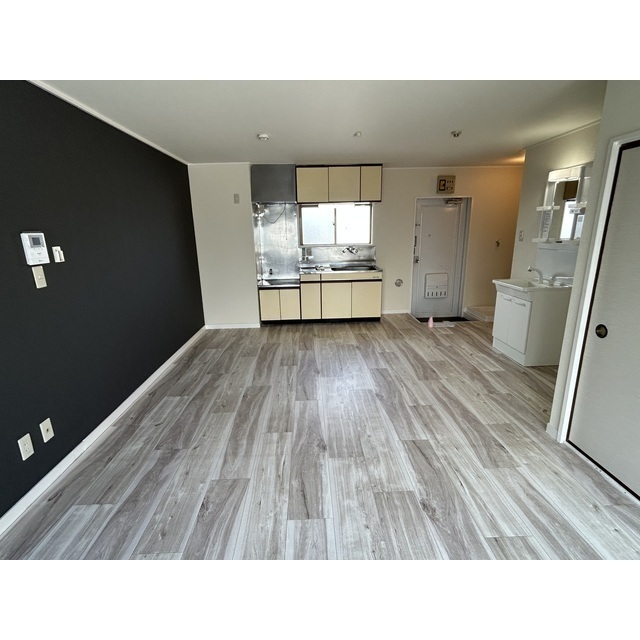 サンライズ・コーポ足立303号室 リビング