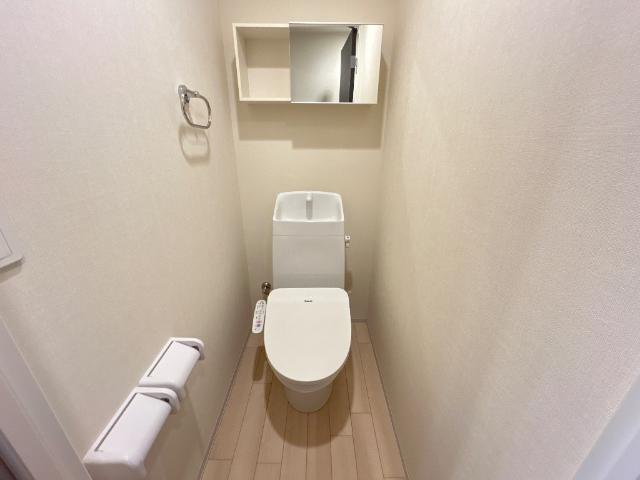 ピーニャ市川402号室 シャワー付トイレ