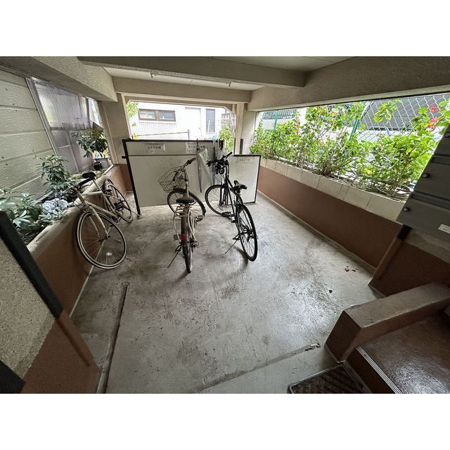 STO本郷201号室 駐輪場