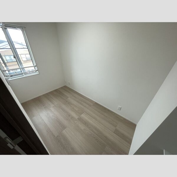 ノーブルパレス上木崎301号室 洋室