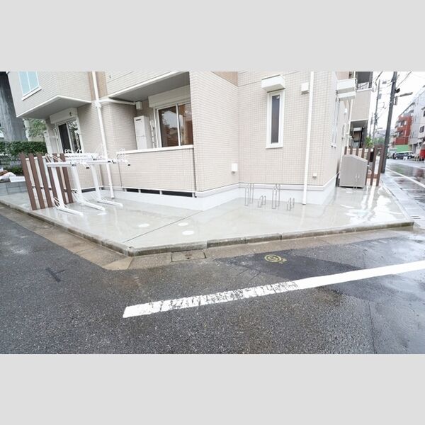 ビバーチェ203号室 駐輪場