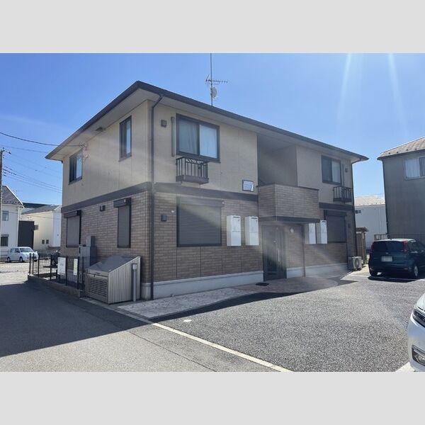 ドゥジェーム三山102号室 建物外観