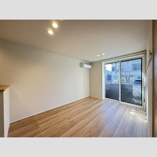  ルミエール　ドゥ―ス101号室 9.5帖の洋室別アングルです♪