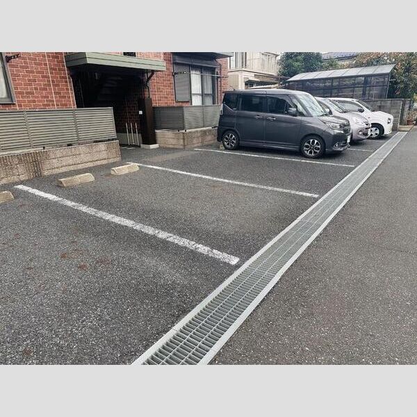 リーフアベニュー 駐車場