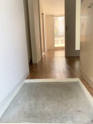 メゾン成瀬が丘102号室 玄関