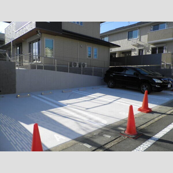 ノーブルさつき 駐車場