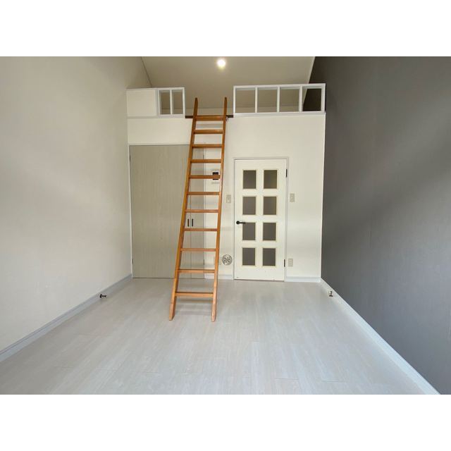 ヤングヒルズ越谷Ⅱ211号室 リビング