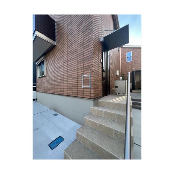 湘南マナーハウス8　C棟 エントランス