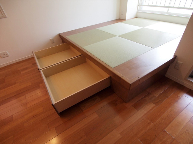 びらしんび 畳スペースの下は収納です