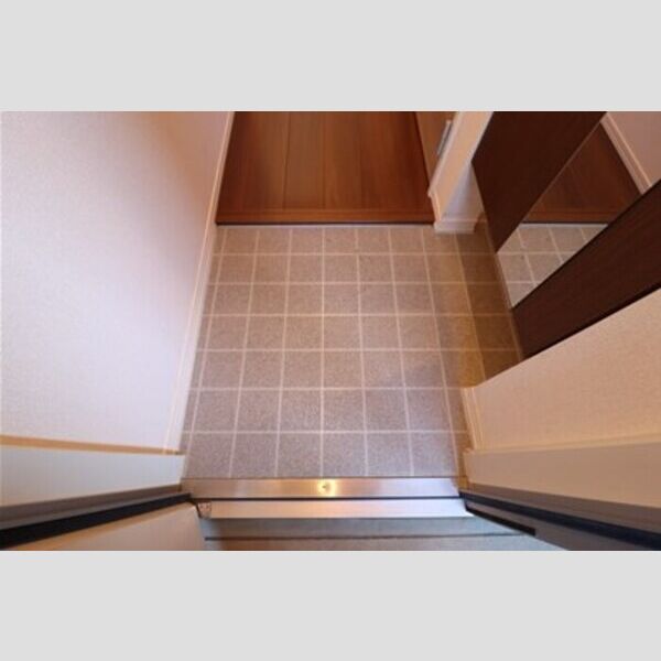 ウエスト レジデンス 玄関