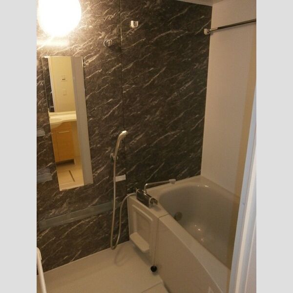 ハーネ・ユーエム・希望ヶ丘102号室 浴室換気乾燥機付ユニットバス