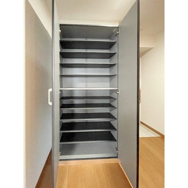 アーバハイツ六町環七北通り0703号室 靴箱