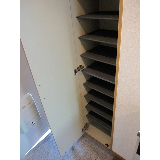 アンプルール フェール 加茂宮 内観