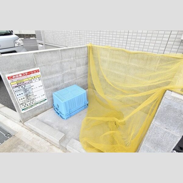 セシリエール ゴミ集積場