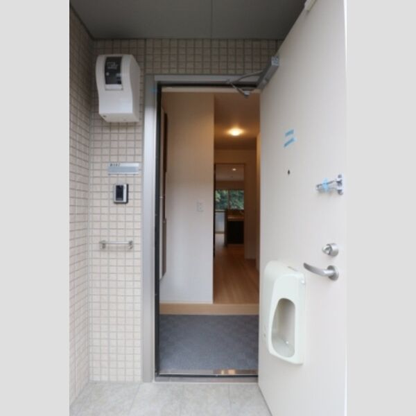 クレストフォーチュン　B102号室 玄関