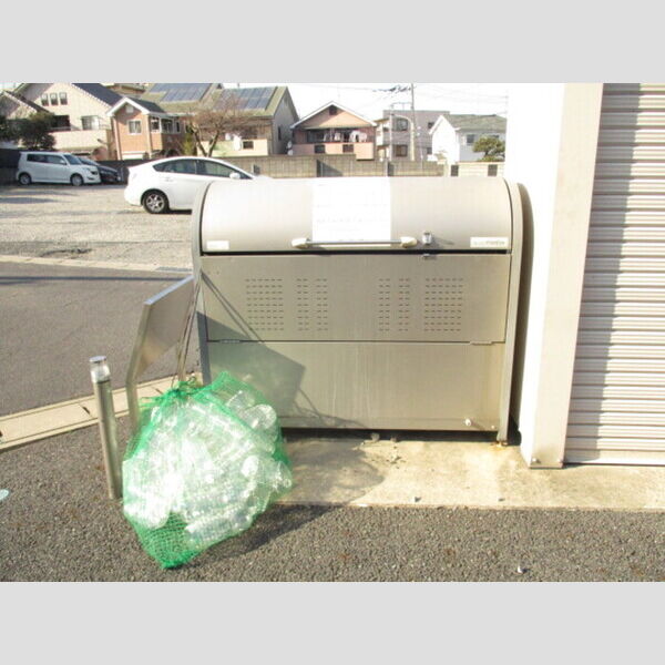 メゾンベール　ウエスト ゴミ箱