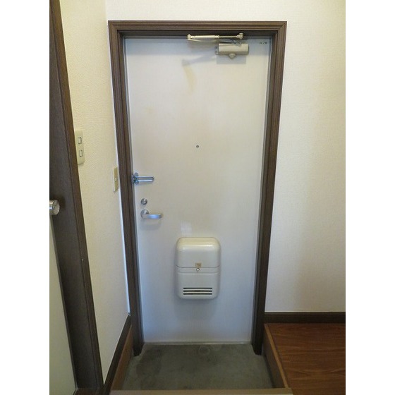 アーバンフラッツ 玄関（写真は別部屋です）
