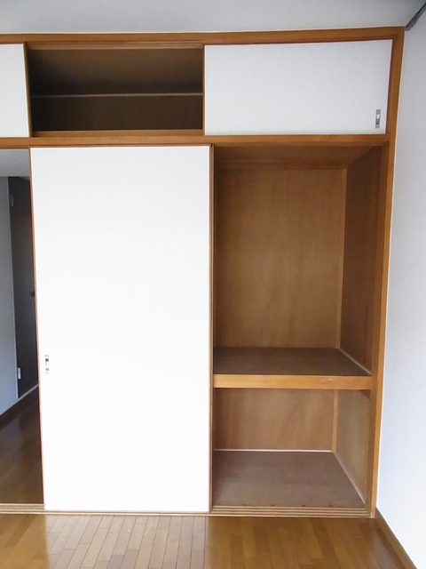 グランプラス0309号室 洋室１　収納　※別号室の参考写真です(現況優先)　