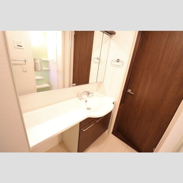 Breeze谷塚 洗髪洗面化粧台