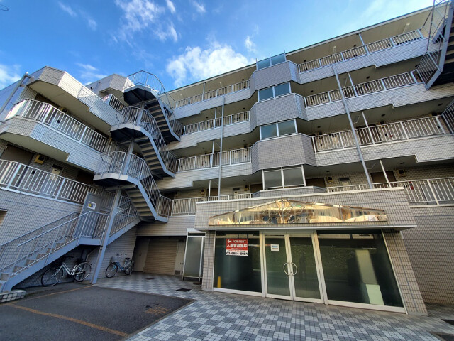 イーストアベニュー3階 外観