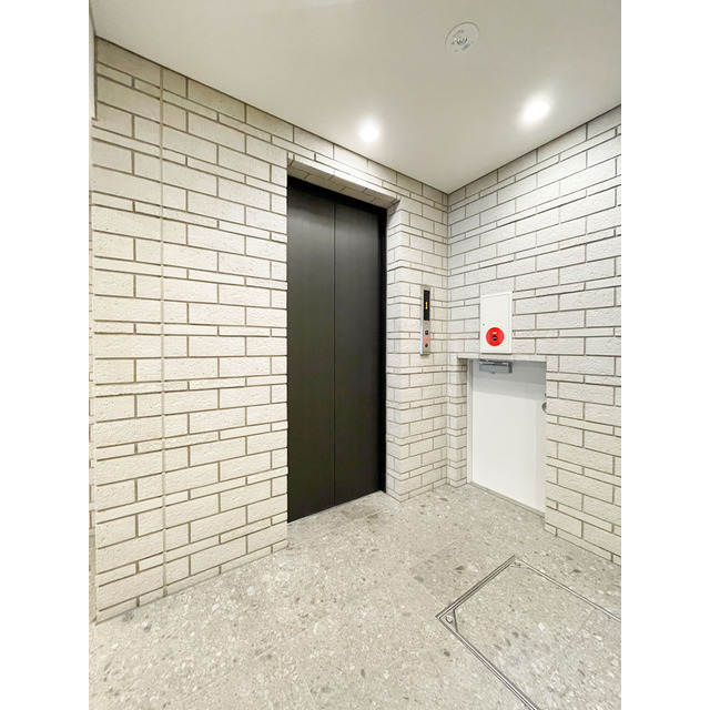 ルネサンスコート上野入谷0202号室 エレベーター