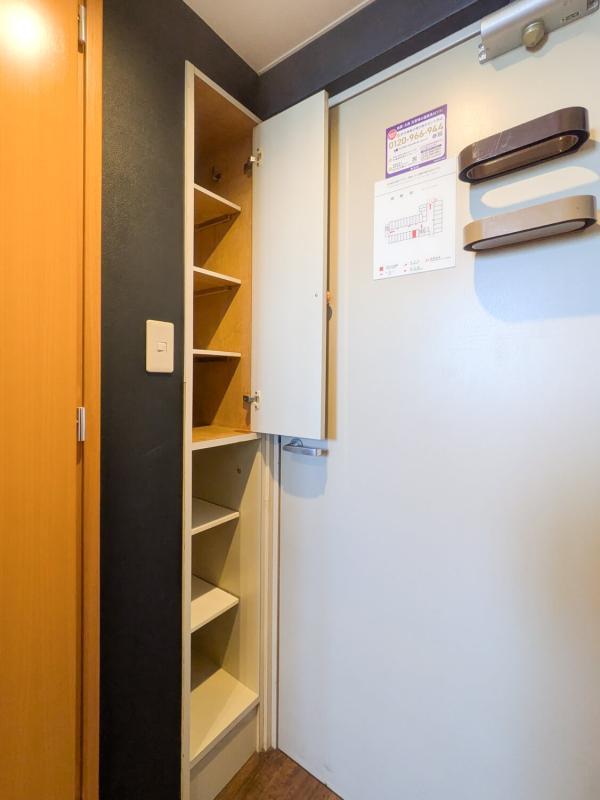 THE VALUE SHARED HOTEL TAKENOTSUKA3階 玄関