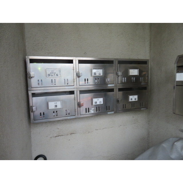 三彩ビル エントランス