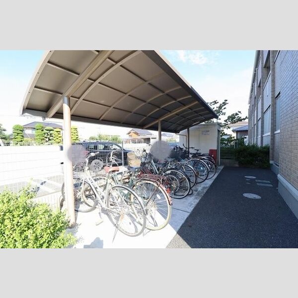 メゾンベール105号室 駐輪場