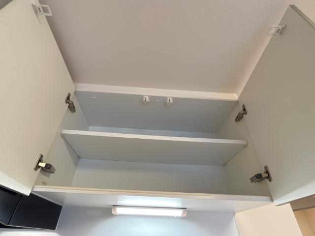 葉山レジデンスⅢ102号室 キッチン上収納