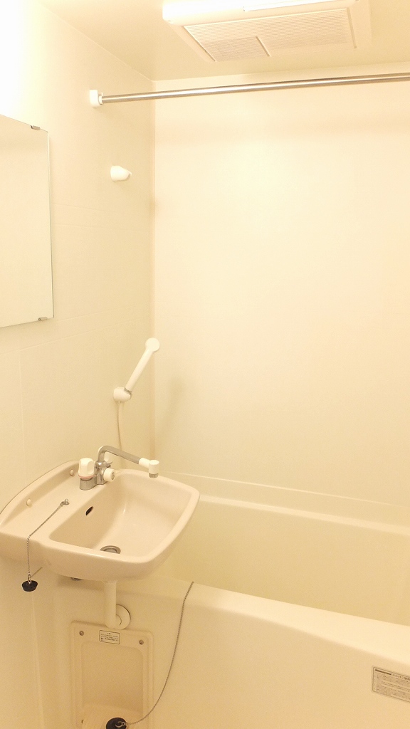 レオパレスレ・カトルーユ 玄関