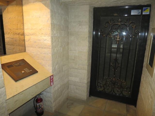 トーシンフェニックス市谷柳町9階 エントランス