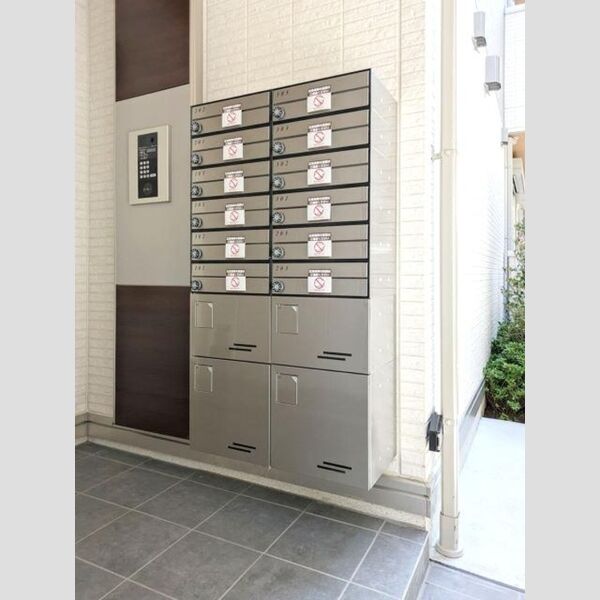 セレスティア南篠崎町105号室 集合ポスト、宅配ボックス