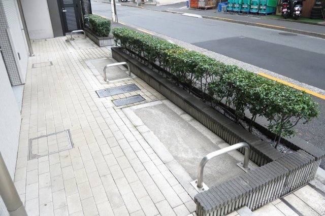 プラウドフラット東中野 バイク置き場　※参考写真