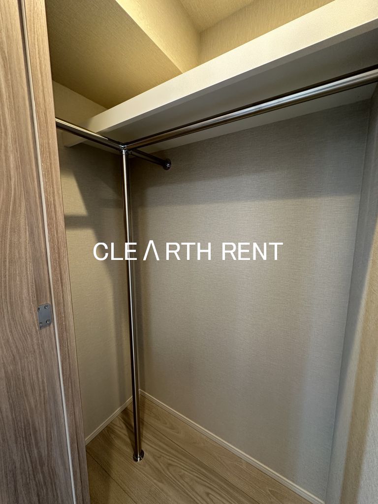 コンシェリア東京 ＜ＨＩＧＡＳＨＩＪＵＪＯ ＲＥＳＩＤＥＮＣＥ4階 ハンガーパイプを備えたクローゼット