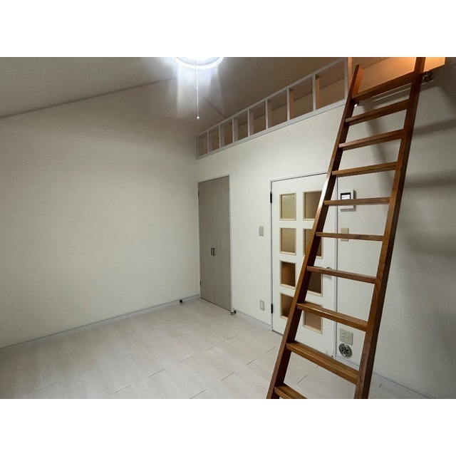 ヤングヒルズ越谷Ⅰ201号室 リビング