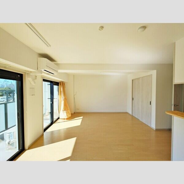 グランヴェールにしすな204号室 LDK18.5帖(別角度)