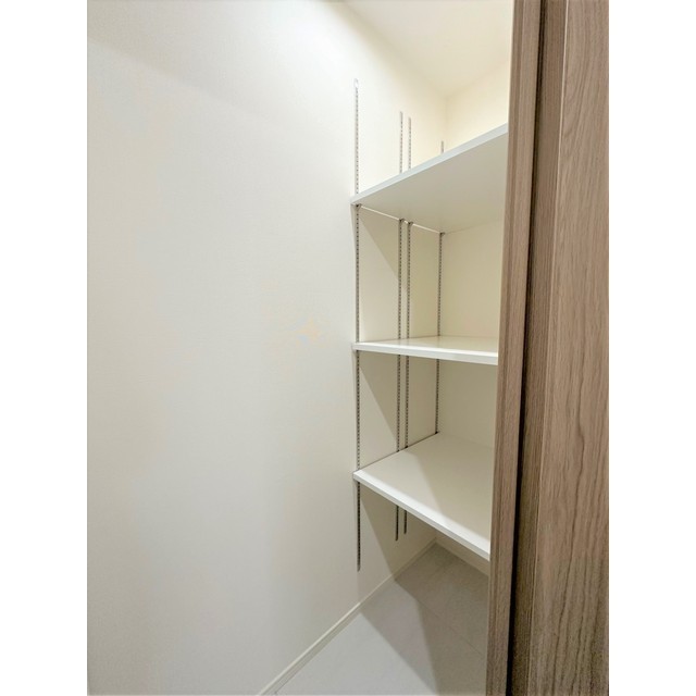 SILVERADO SHIBASAKI-CHO303号室 同建物別部屋の参考画像