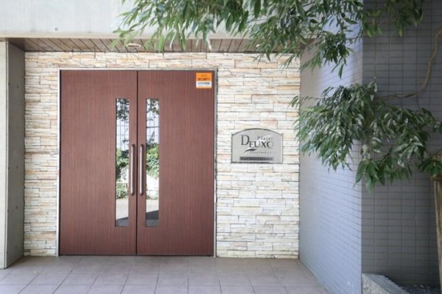 プレール・ドゥーク上高井戸4階 エントランス