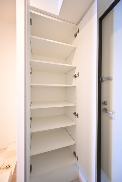 Log Ginza Higashi4階 靴入