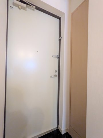 ガーデン代々木八幡202号室 玄関