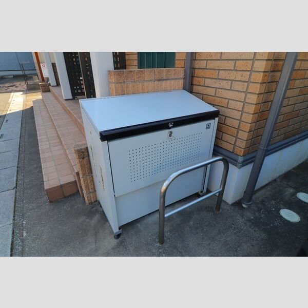 イスタナ・リア ゴミストッカー