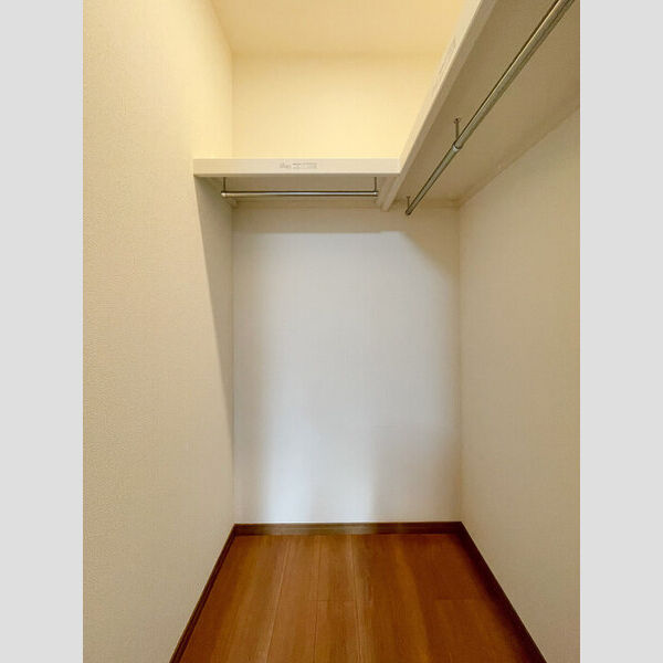 ヴァリエ グランデ102号室 ウォークインクローゼット