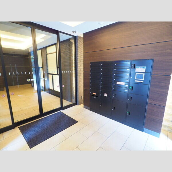 ノーブル・ボヌール エントランス(オートロック・集合ポスト・宅配ボックス)