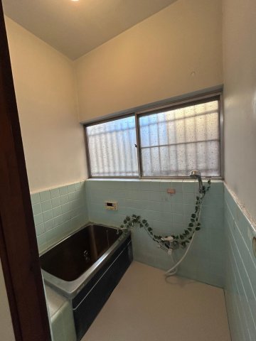 庭付き戸建て馬橋ハウス 新品給湯器＆シャワーヘッド！窓アリで換気も良好な広々お風呂