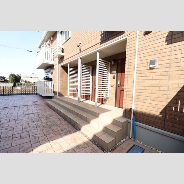 プティヴィラージュ　Ⅵ エントランス